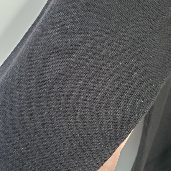 Black knit turtleneck with floral embroidery size medium - Picture 12 of 12